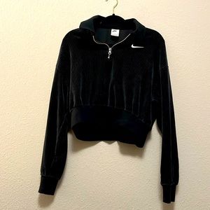 Cropped Nike velvet sweater